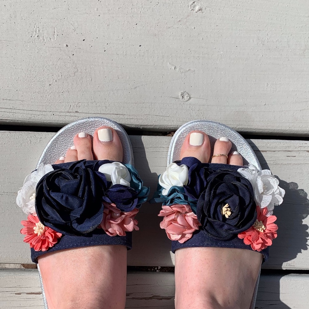 Coco and Carmen Bouquet Rhinestone Slides